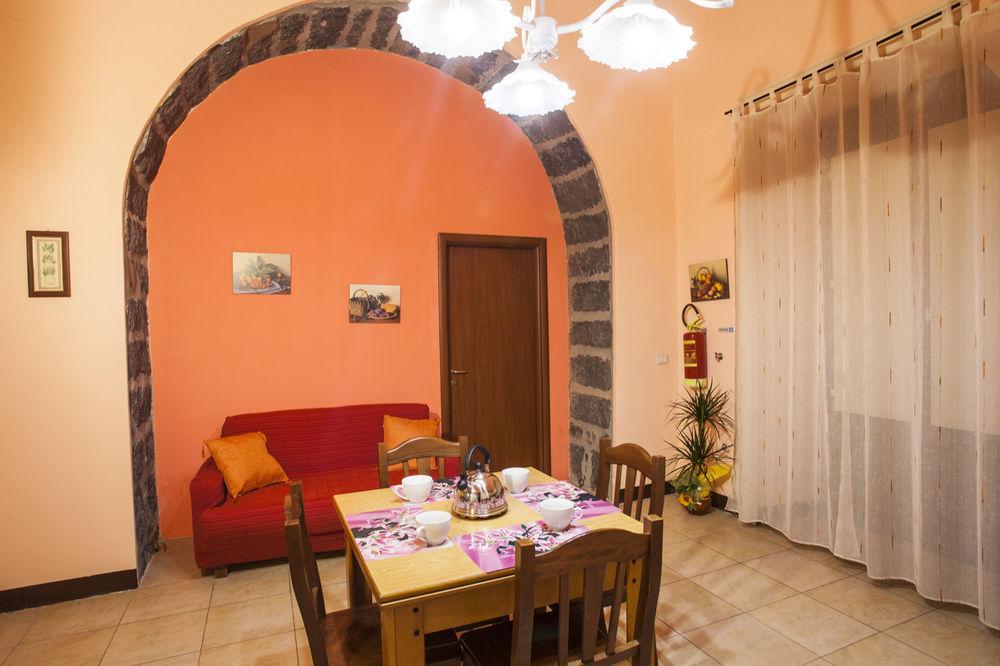 לינה וארוחת בוקר ריפוסטו Siciliaetnamare מראה חיצוני תמונה