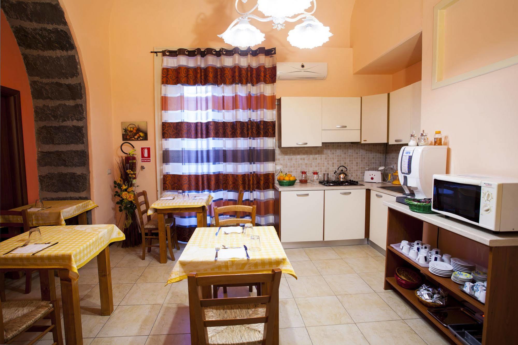 לינה וארוחת בוקר ריפוסטו Siciliaetnamare מראה חיצוני תמונה